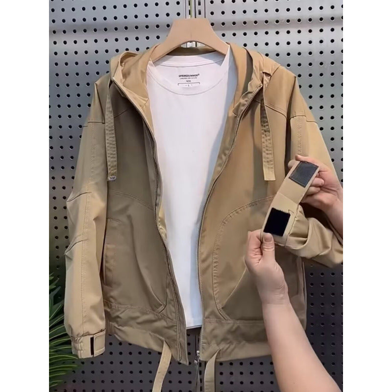 Herren Leichte Kapuzenjacke im Utility‑Stil mit Innenorganisation und Frontreißverschluss Echoarchiv