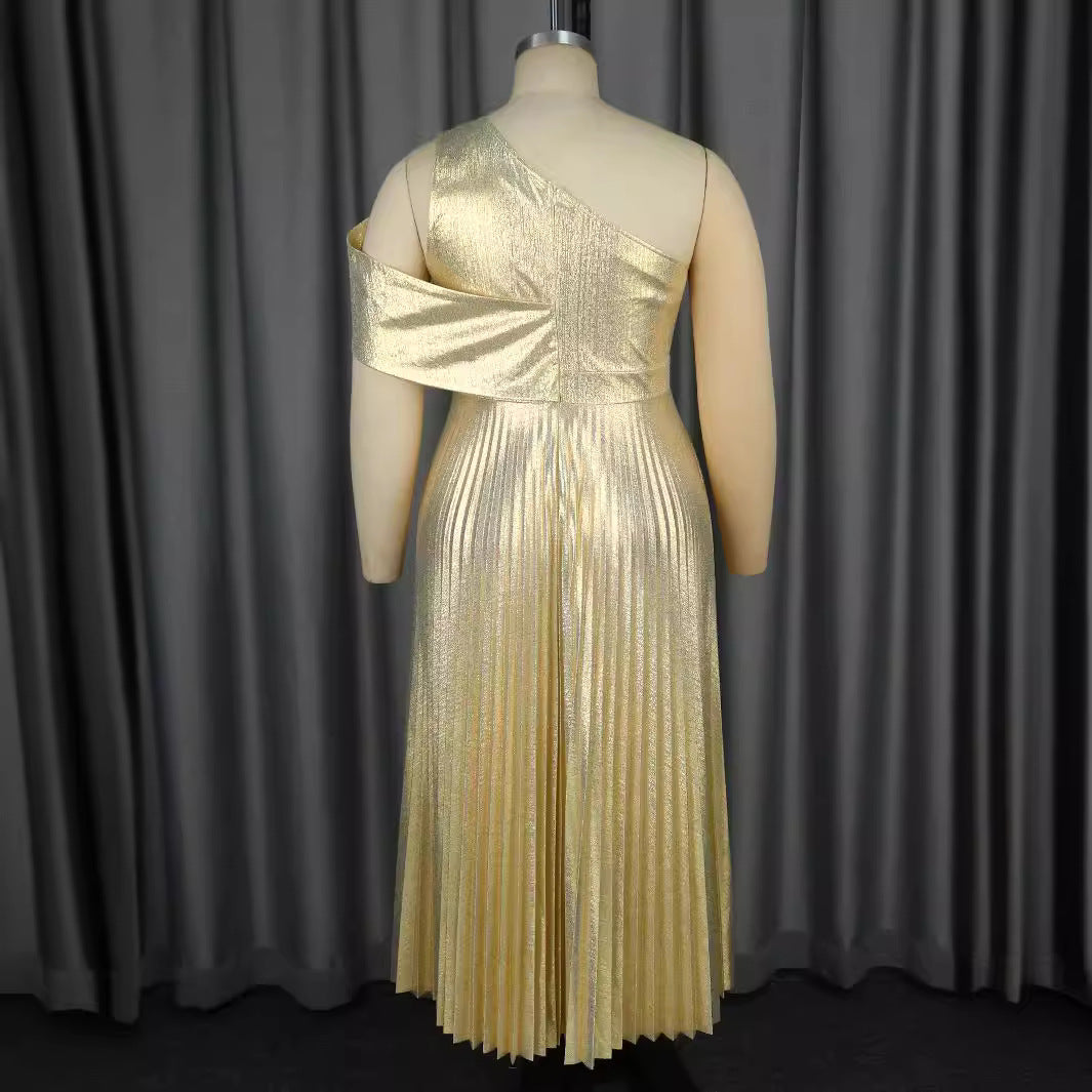 Damen Elegantes Plisseekleid mit asymmetrischem Träger Echo Archiv
