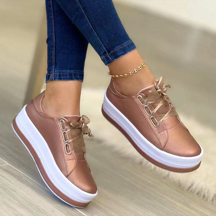Damen Low-Cut Keil-Sneaker mit Metallic-Finish und extra hoher Profilsohle – Névara