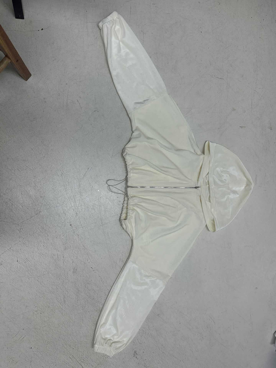 Damen nan kurze Kapuzenjacke mit Taillen-Tunnelzug, glänzender Satinoptik, Frontreißverschluss und elastischen Bündchen Echo Archiv