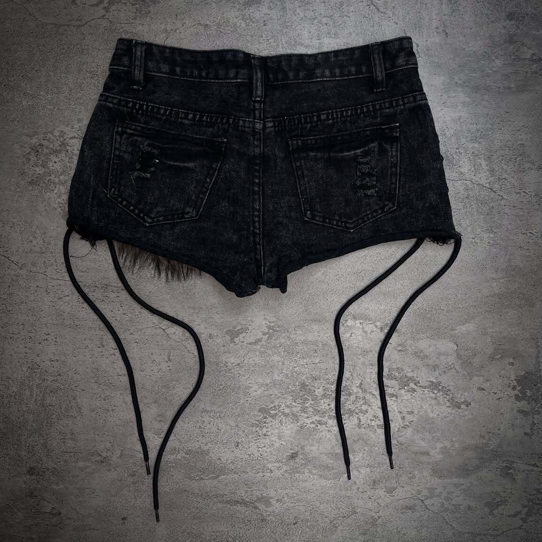 Damen Modische Denim-Shorts mit einzigartigen Lacing-Details und Kunstfell-Applikation Echo Archiv