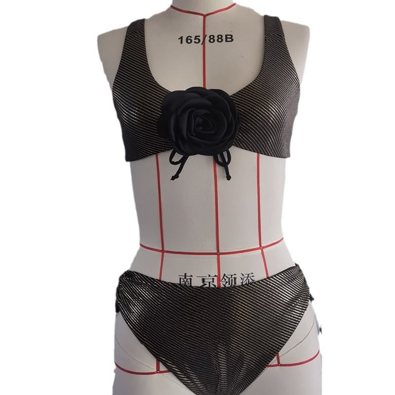 Damen Triangel-Bikini mit reizvoller Blumenapplikation und schimmerndem Design Echo Archiv