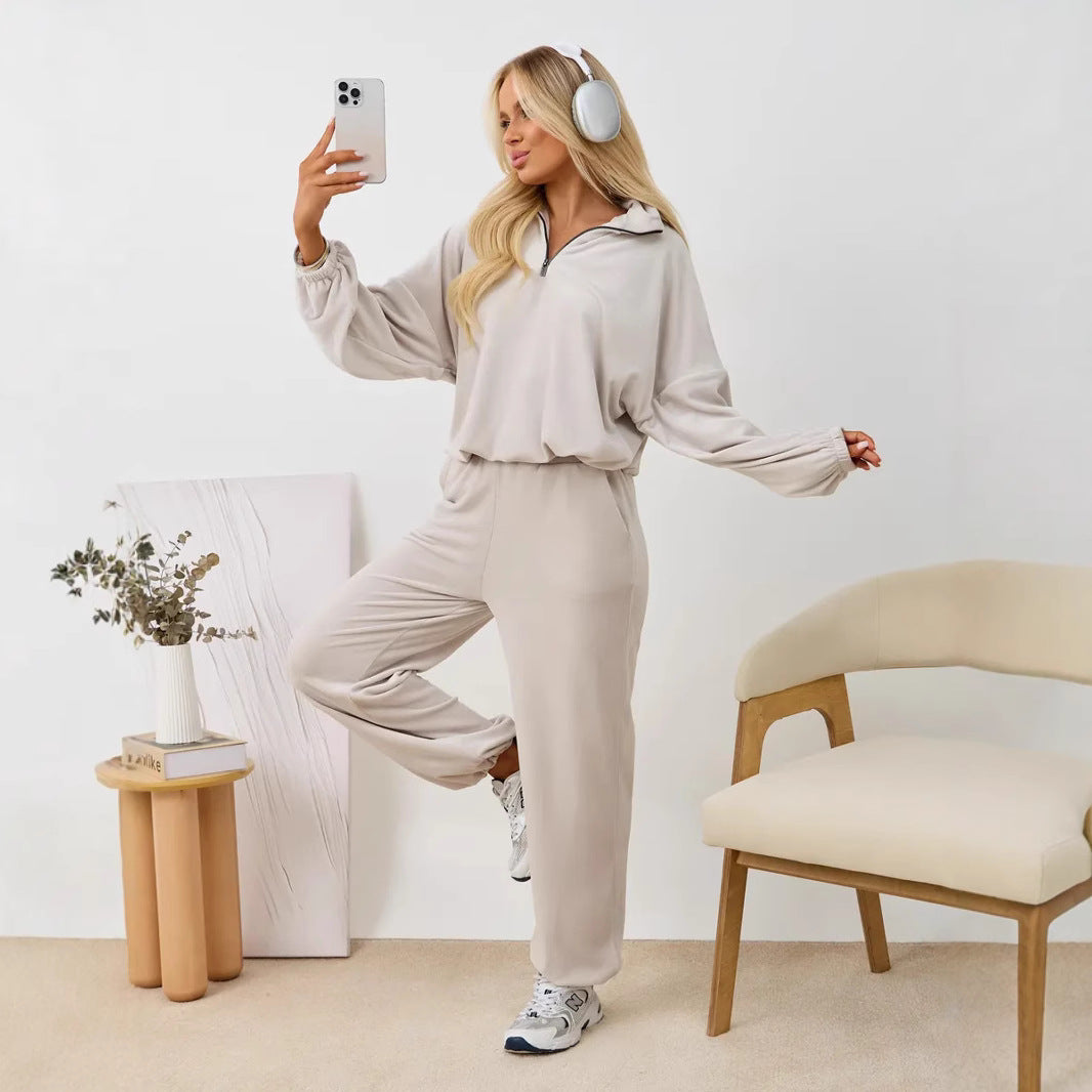 Damen samtiges zweiteiliges Lounge-Set mit Kapuzen-Halbzip und elastischer Bundhose – Auréline