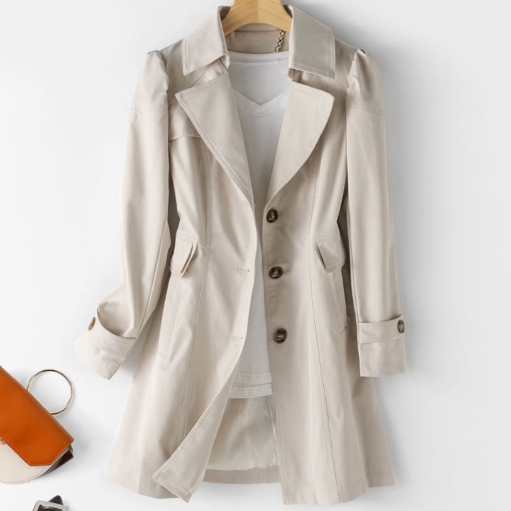 Damen nan taillierter leichter Trenchcoat mit femininer Schulterpuffung Echo Archiv