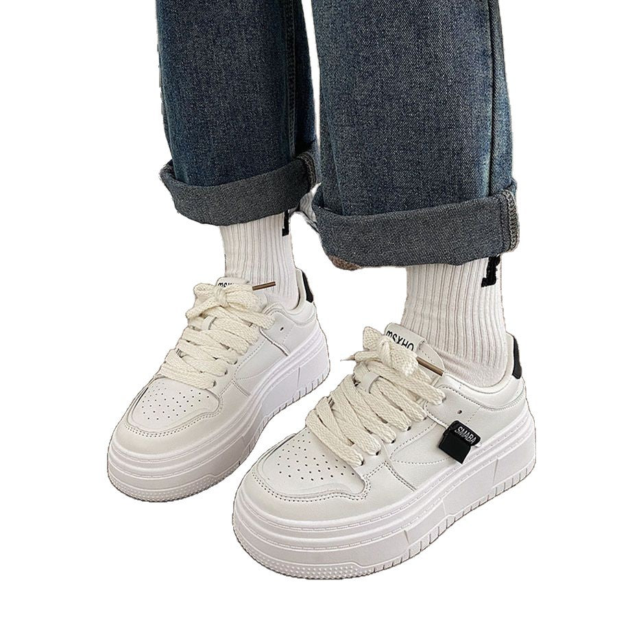 Damen Plattform Sneakers mit sportlichem Design und verstärkter Sohle Echo Archiv