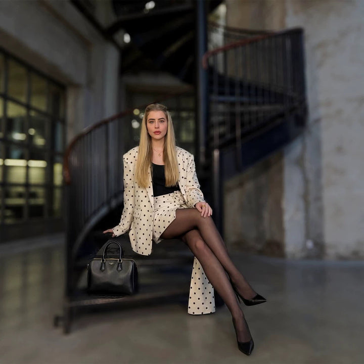 Damen Zweiteiliges Blazer- und Wickelminirock-Set mit Punkten und Zierschleife Echoarchiv