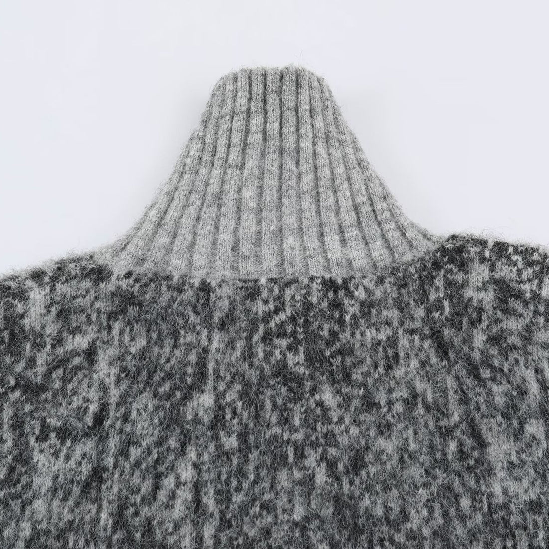 Damen Oversize-Cardigan im Flauschstrick mit hohem Rippkragen und Knopfleiste Echoarchiv
