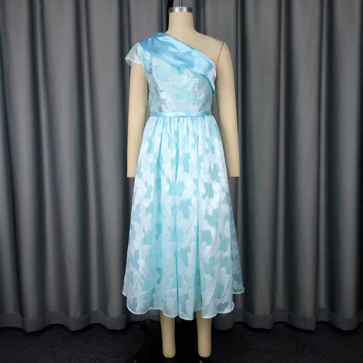 Damen Cocktailkleid mit asymmetrischem Design und floralen Akzenten Echo Archiv