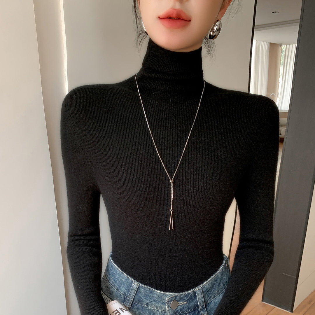 Damen Schlanker Feinstrickpullover mit hohem Rollkragen und feiner Rippstruktur Echoarchiv