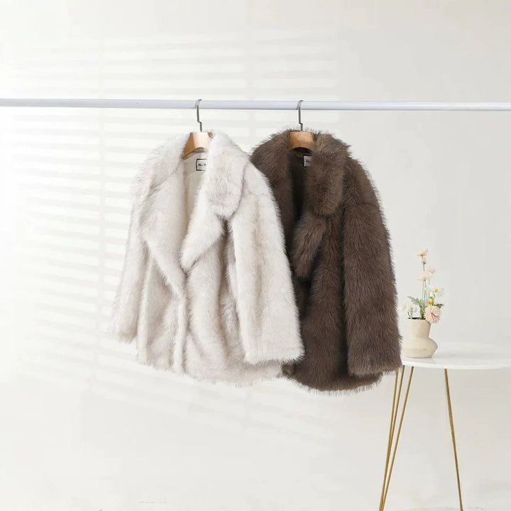 Damen Kurz geschnittener Faux‑Fur‑Mantel mit Boxy‑Silhouette und Stehkragen Echo Archiv