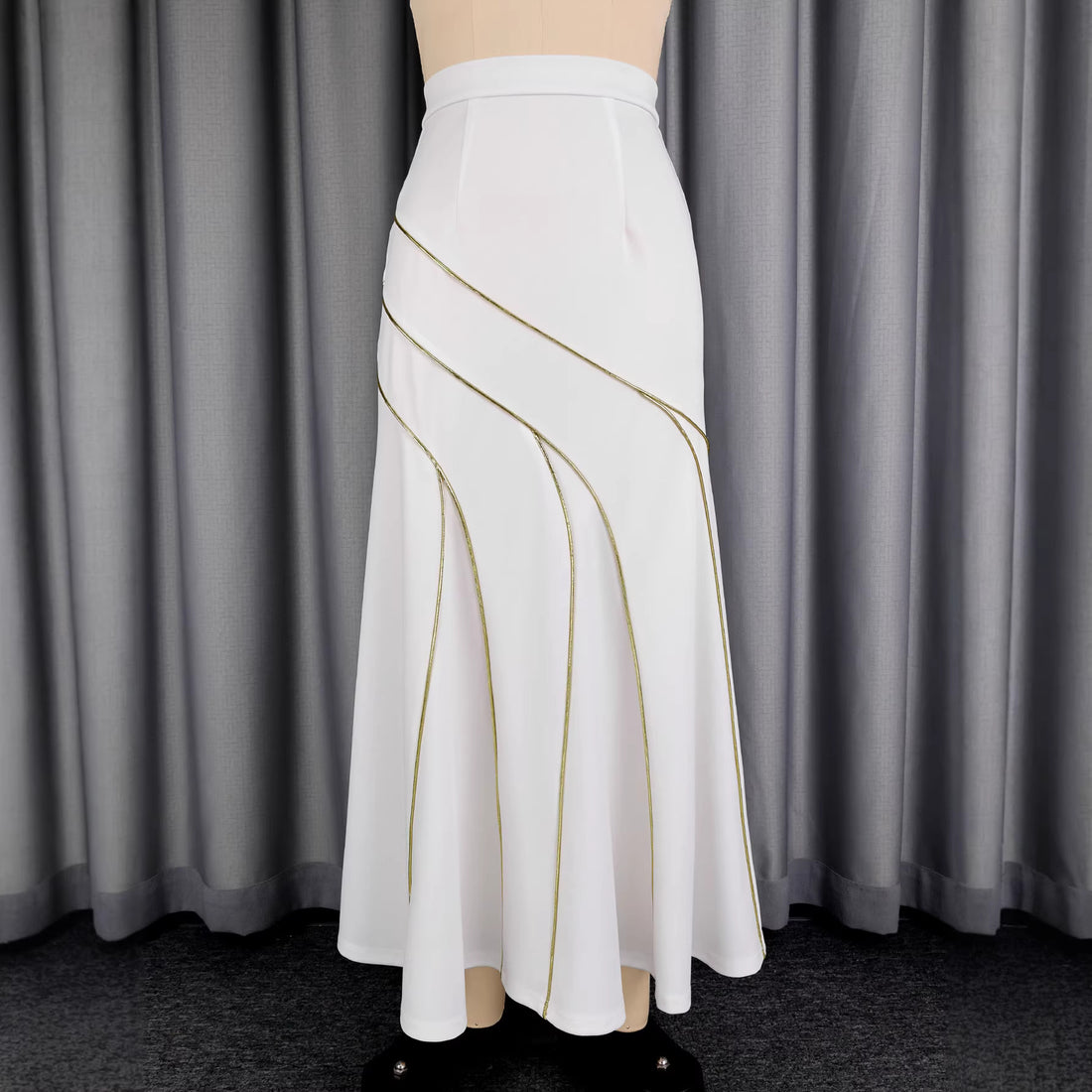 Damen eleganter Maxirock mit Goldakzenten – Valéora