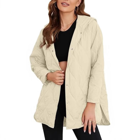 Damen gesteppte Kapuzenjacke mit Oversize-Schnitt, Druckknopfverschluss und Seitenschlitzen Echo Archiv