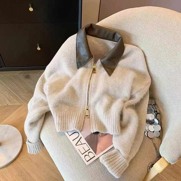 Damen kurz geschnittener Strickblouson mit Kunstlederkragen und goldfarbenem Metallreißverschluss – Célinea