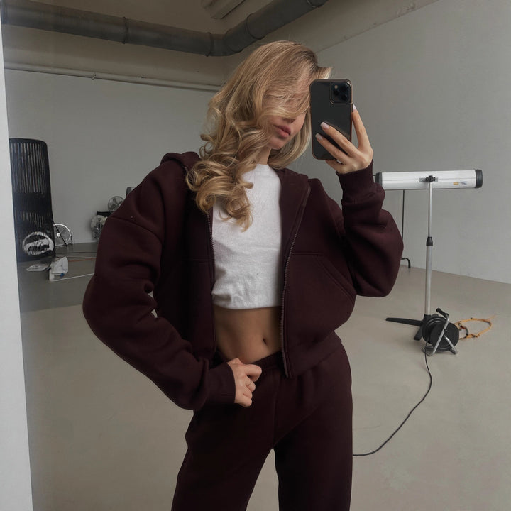 Damen Cropped Kapuzen-Sweatjacke mit Kängurutasche und tailliertem Rippbund – Auréline