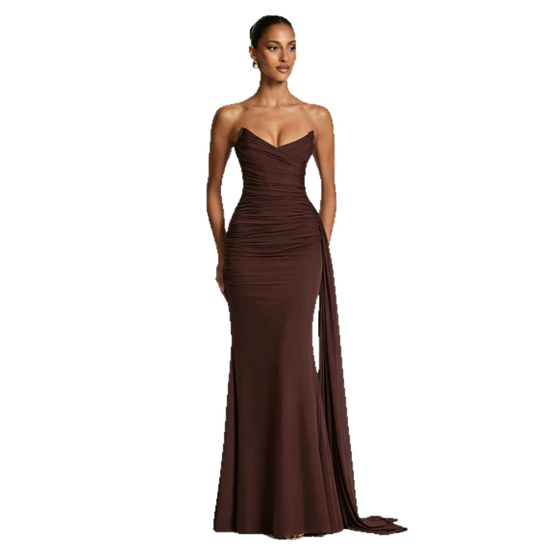 Damen Elegantes und figurbetontes Abendkleid mit asymmetrischen Drapierungen Echo Archiv