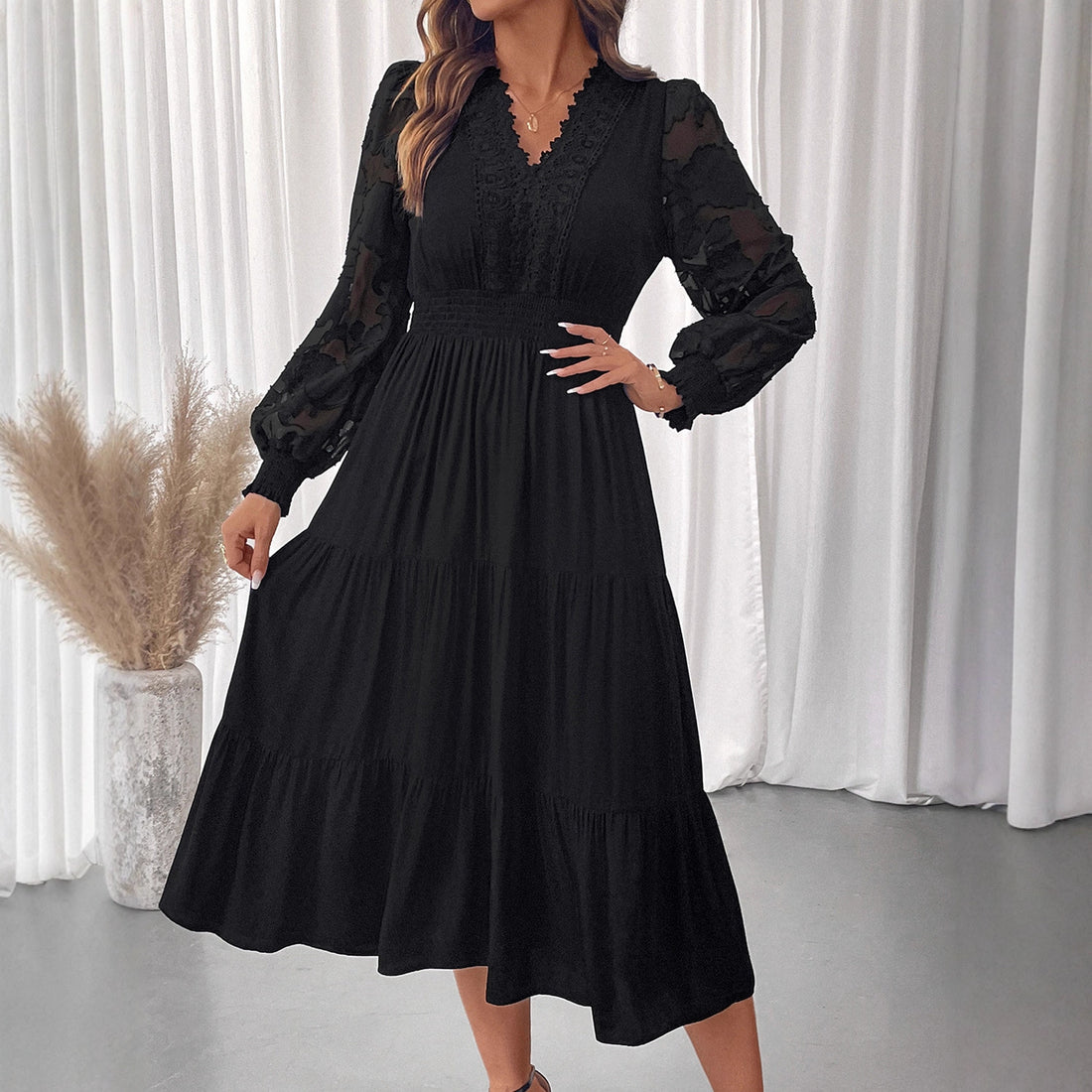 Damen Elegantes Maxikleid mit Spitzendetails Echo Archiv