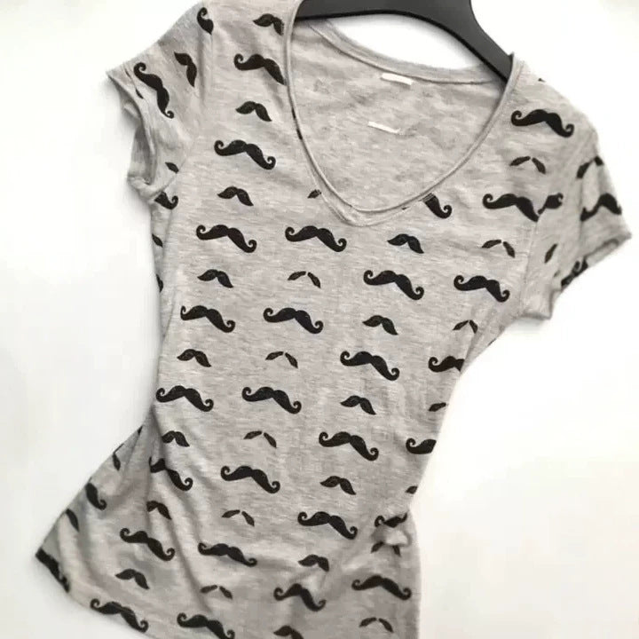 Damen T-Shirt mit kreativem Schnurrbart-Design Echo Archiv