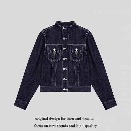 Damen Taillierte Jeansjacke mit Stehkragen, Ziernähten und Metallknopfverschluss Echoarchiv