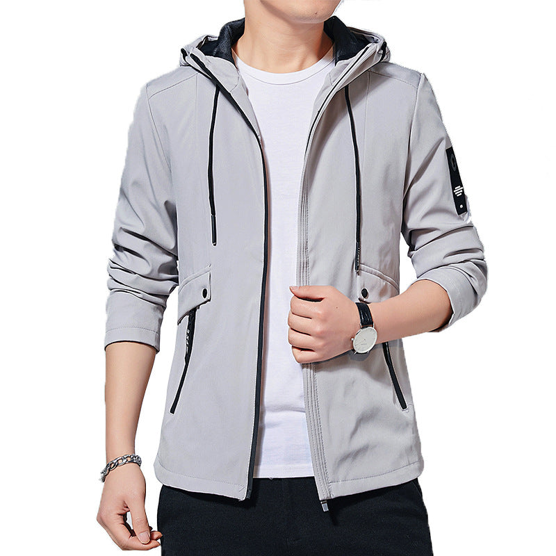 Herren sportliche Übergangsjacke mit verstellbarer Kapuze und praktischen Taschen Echoarchiv
