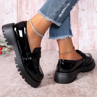 Damen klobige Lack-Loafer mit Kroko-Prägung und profilierter Gummisohle – Lioré