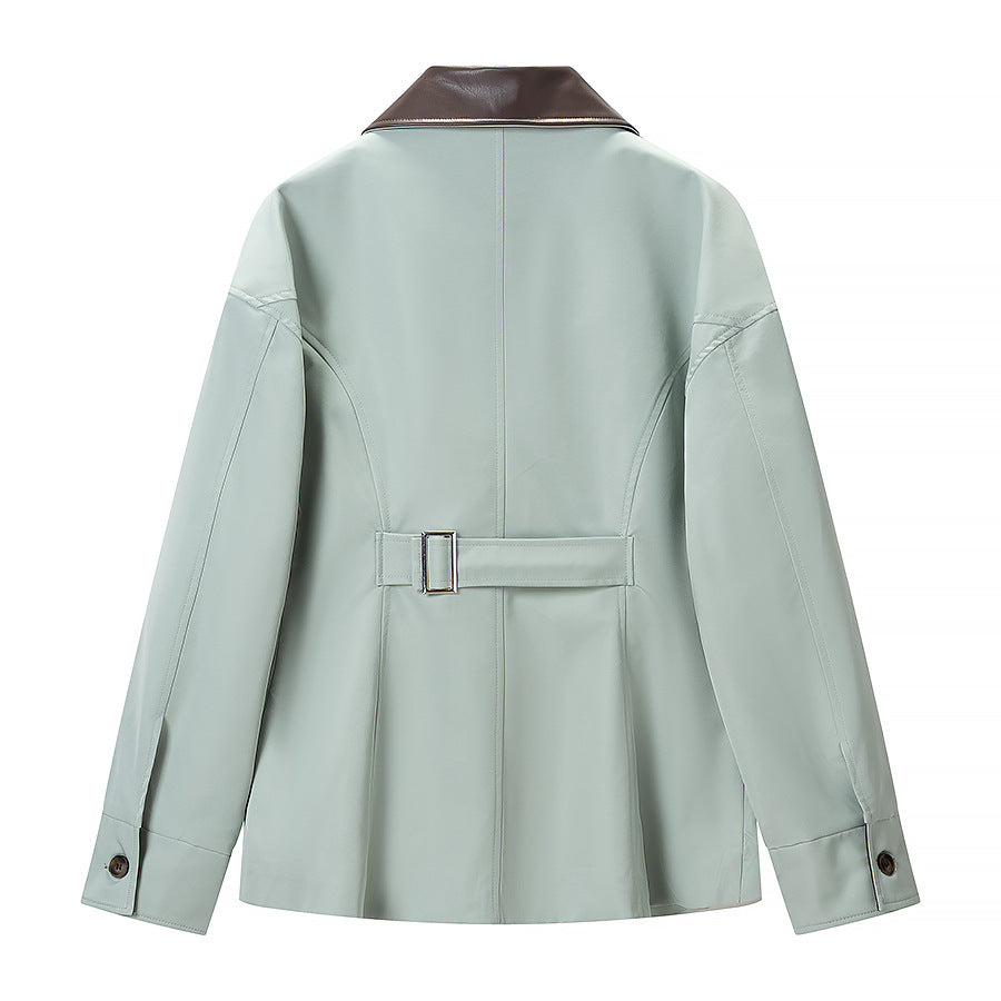 Damen Boxy-Übergangsjacke aus veganer Glattlederoptik mit kontrastierendem Hemdkragen und Pattentaschen Echoarchiv