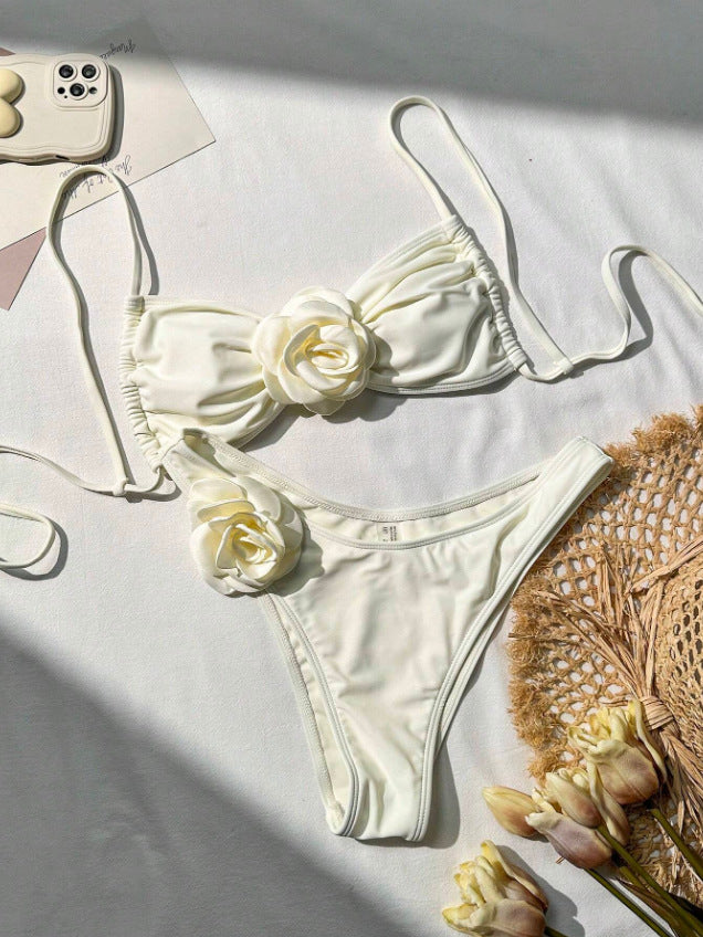 Damen Eleganter Bikini mit floralem Dekor Echo Archiv