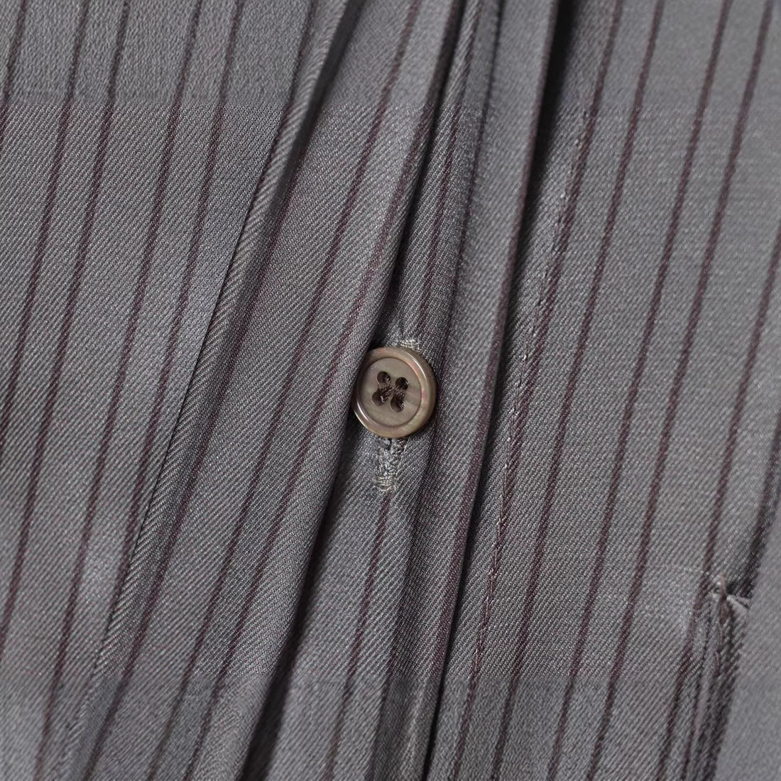 Damen Oversize Seidenähnliche Bluse mit Schluppe und Brusttaschen Echoarchiv