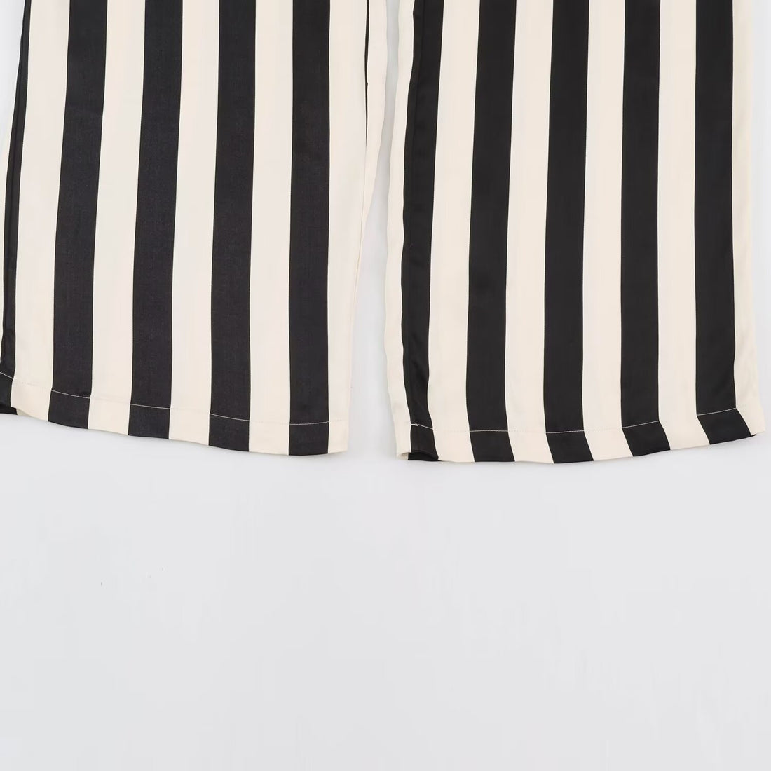 Damen Weite Palazzo-Hose mit vertikalen Streifen und elastischem Bund Echoarchiv