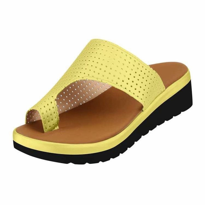 Damen nan lässige Zehensteg-Slipper mit gelochtem Soft-Obermaterial und dämpfender Keilsohle Echo Archiv