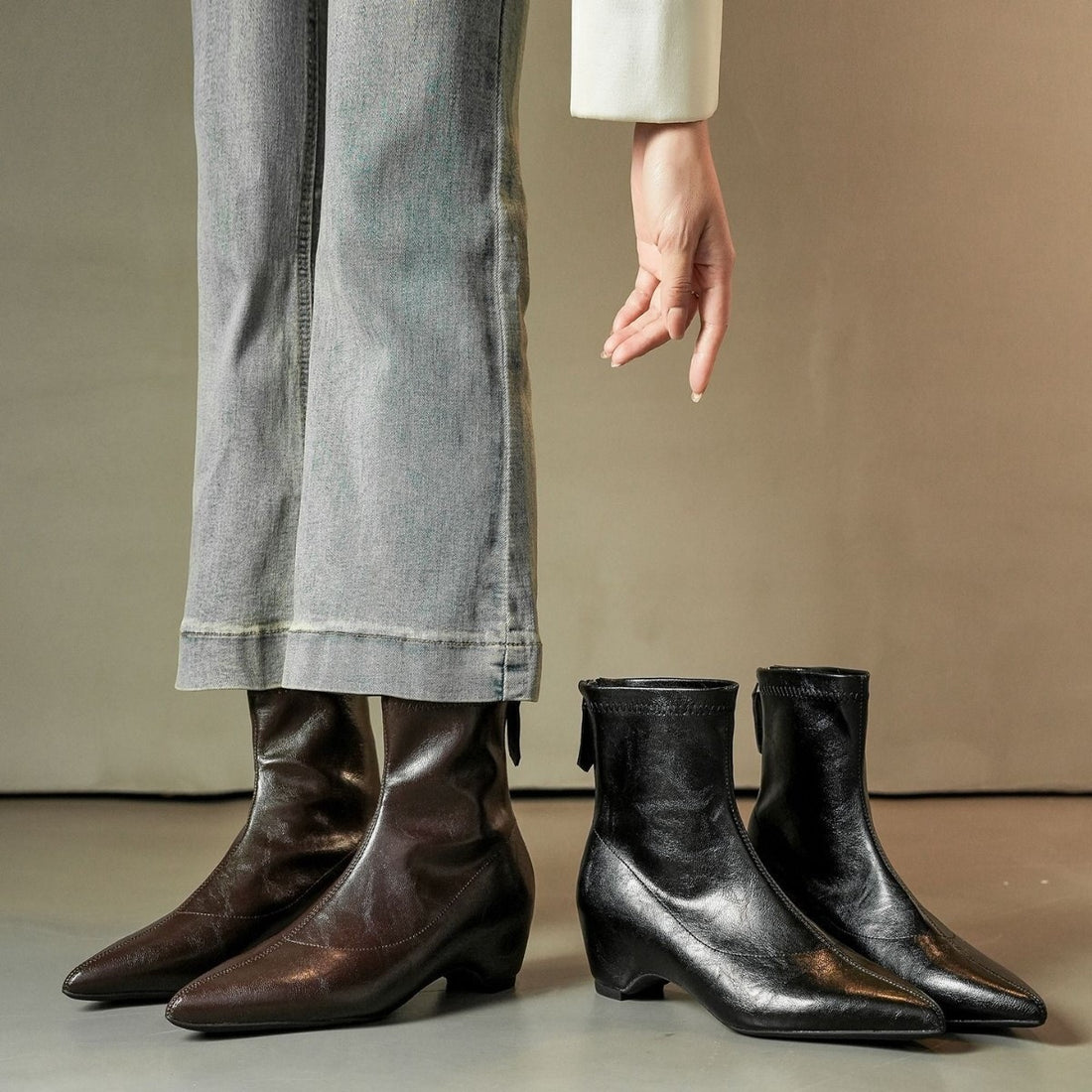 Damen Spitz zulaufende Ankle-Boots aus Glattleder mit integriertem Keilabsatz Echo Archiv