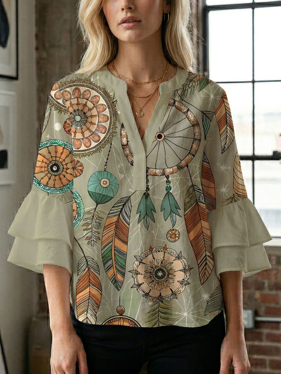 Damen Blusenshirt mit voluminösen Ärmeln und kreativem Druckdesign Echo Archiv