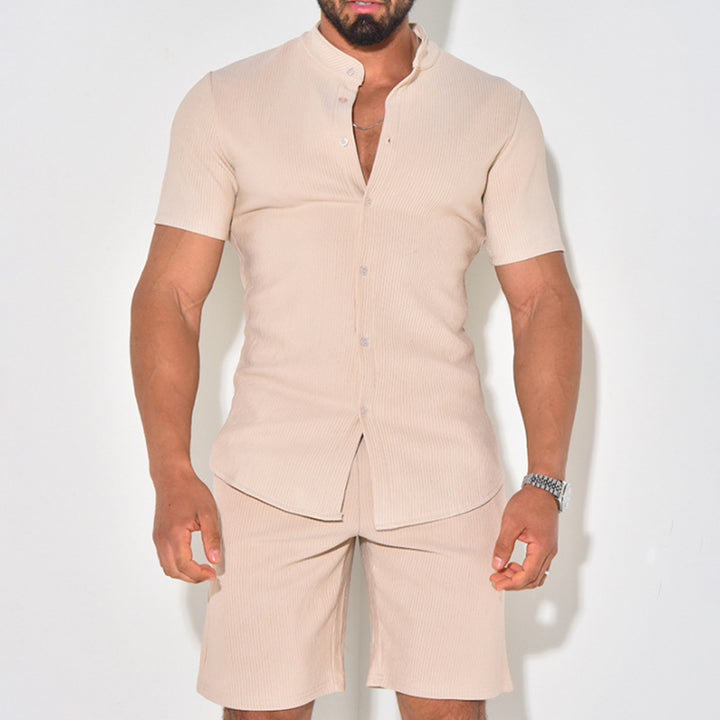 Herren modernes Kurzarm-Hemd mit strukturiertem Gewebe und passenden Shorts Echoarchiv