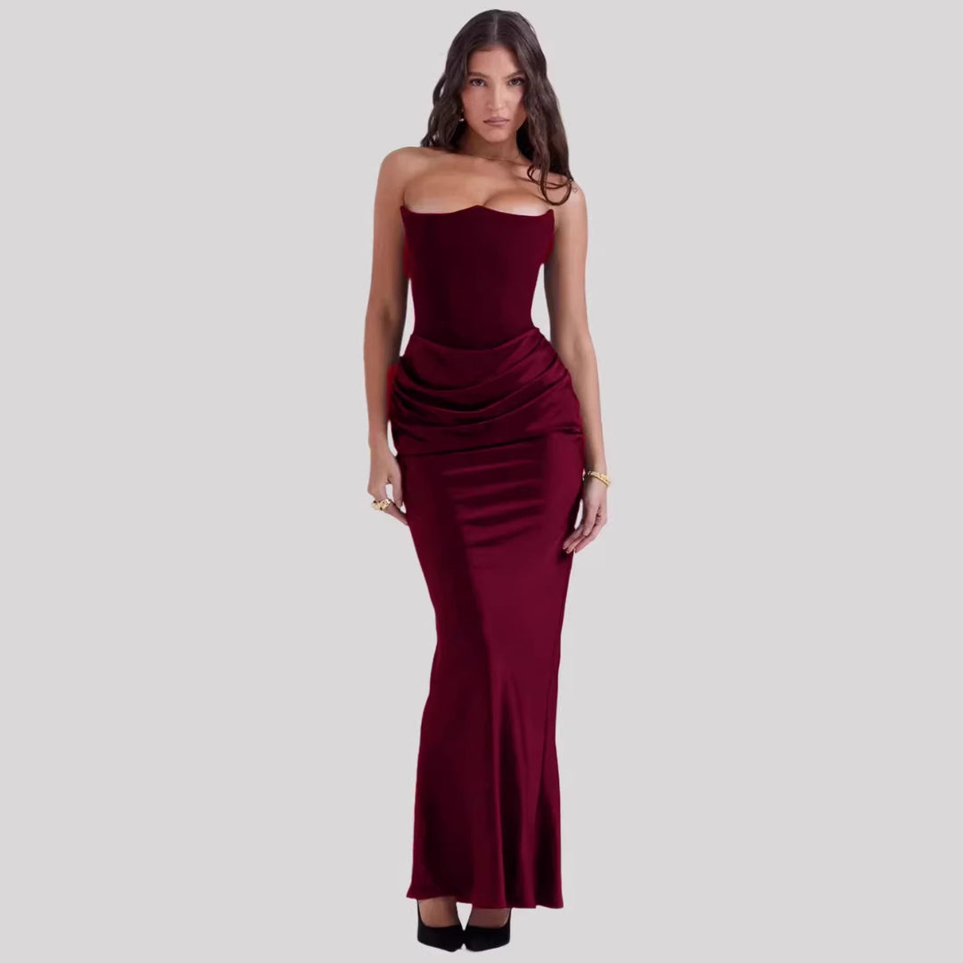 Damen Elegantes Abendkleid mit tiefem Dekolleté und drapierten Details Echo Archiv