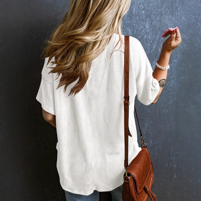 Damen lässiges Kurzarmshirt mit V-Ausschnitt und Brusttasche Echo Archiv