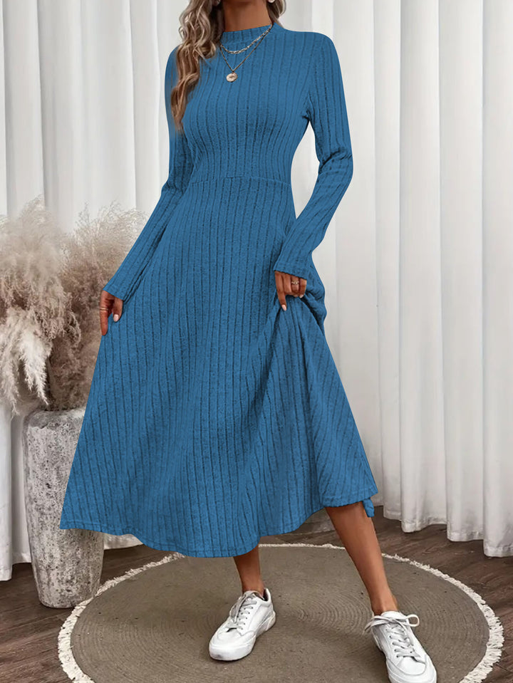 Damen Geripptes Strickmidikleid mit hohem Stehkragen und taillierter A-Linie – Élara