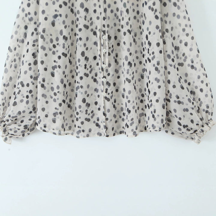 Damen Chiffonbluse mit Volant-Stehkragen, Bindeband, Knopfleiste und ballonförmigen Ärmeln – Élovi