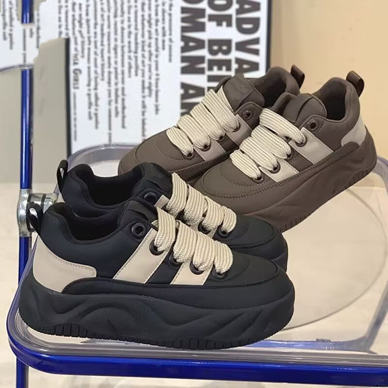 Damen Plattform Sneakers mit dickem Gummi-Style und farblich abgesetzten Details Echo Archiv