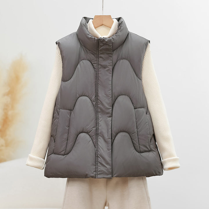 Damen ärmellose Steppweste mit hohem Polokragen und ergonomischer Bogensteppung – Avérine