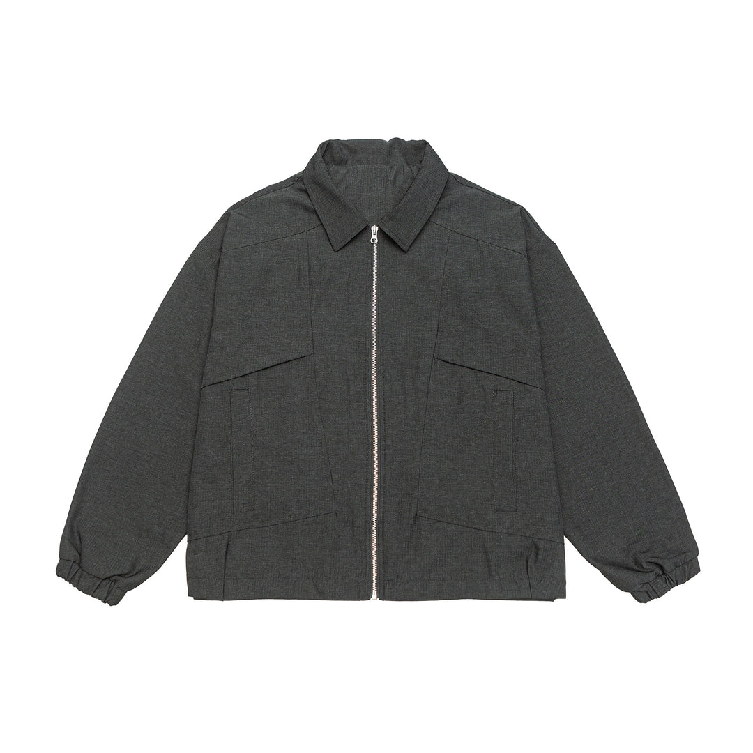 Unisex Kurzblouson im Boxy‑Cut mit Hemdkragen, sichtbarem Metallreißverschluss und Utility‑Pattentaschen Echoarchiv