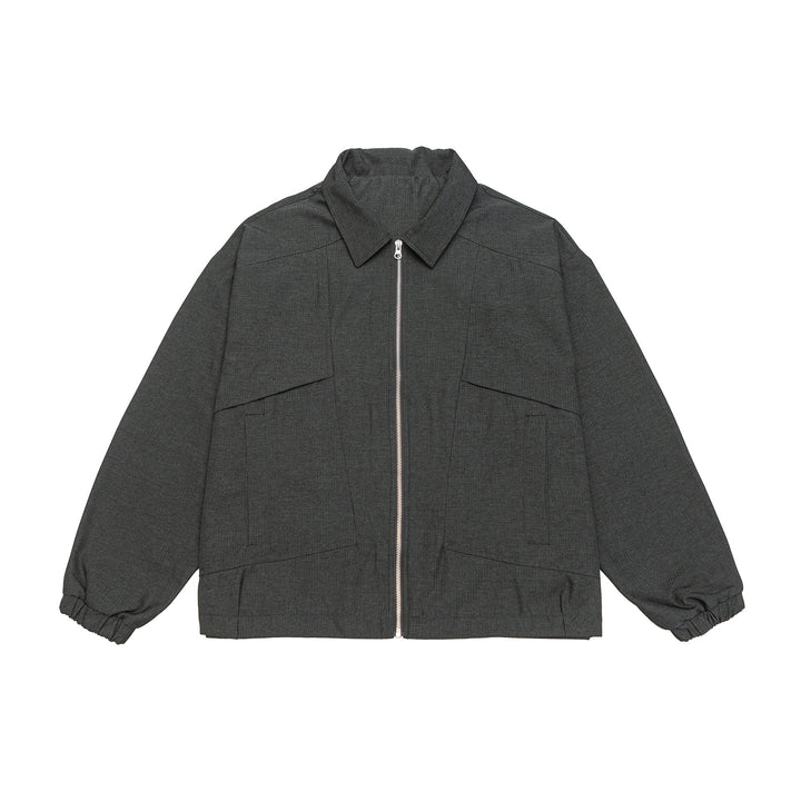 Unisex Kurzblouson im Boxy‑Cut mit Hemdkragen, sichtbarem Metallreißverschluss und Utility‑Pattentaschen Echoarchiv