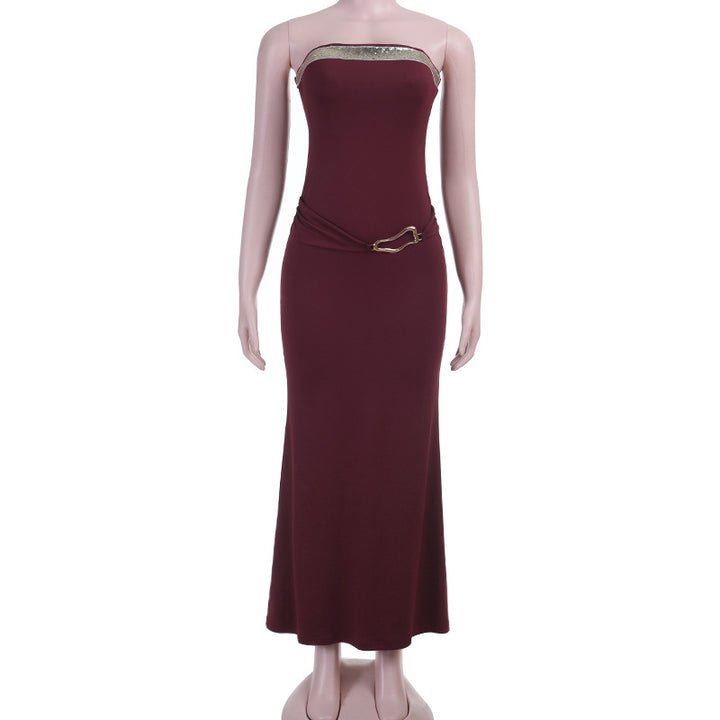 Damen langes Maxikleid mit schulterfreiem Design und eleganter Metallverzierung Echo Archiv