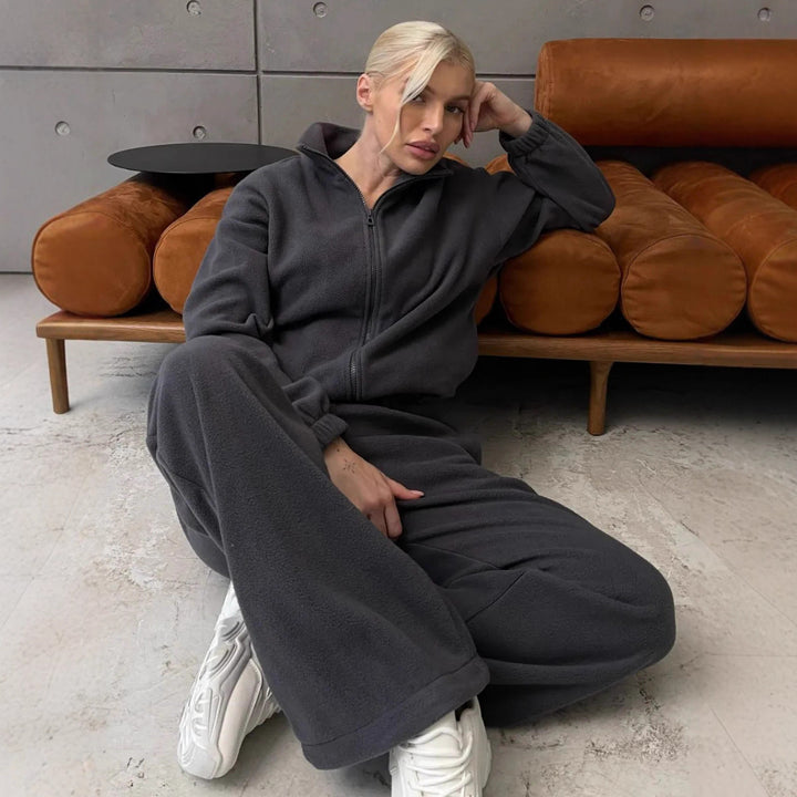 Damen ultrasoftes Microfleece-Set mit kurzer Stehkragen-Zipjacke und weitem High‑Waist Loungehose – Auréline