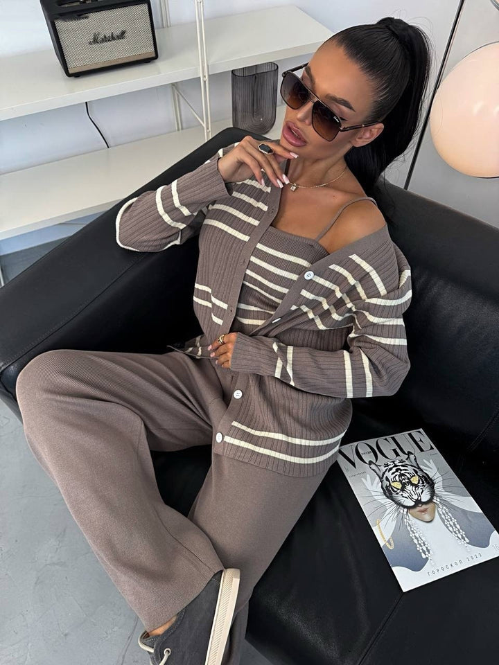 Damen Strick-Loungewear-Set aus Feinripp mit Button-Cardigan, Spaghetti-Top und weitem Jogger – Mavelle