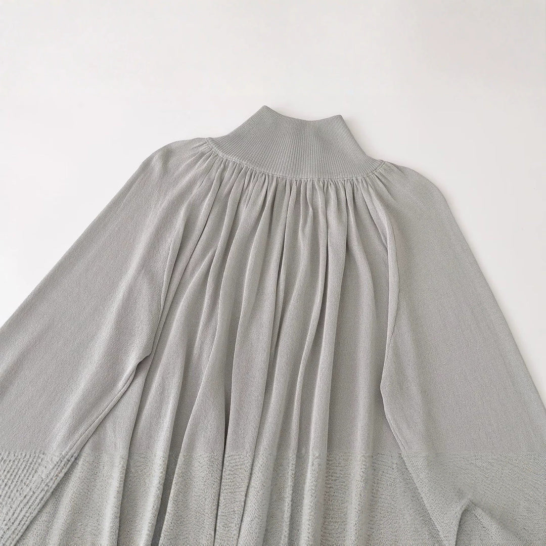 Damen Ballonärmel-Feinstrickpullover mit gerafftem Stehkragen und Knopfdetail Echoarchiv