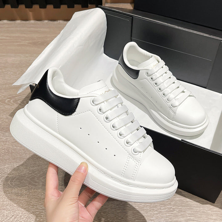 Unisex minimalistische Plateausneaker aus glattem Kunstleder mit gepolstertem Fersenkragen und dämpfender Leichtsohle – Norré