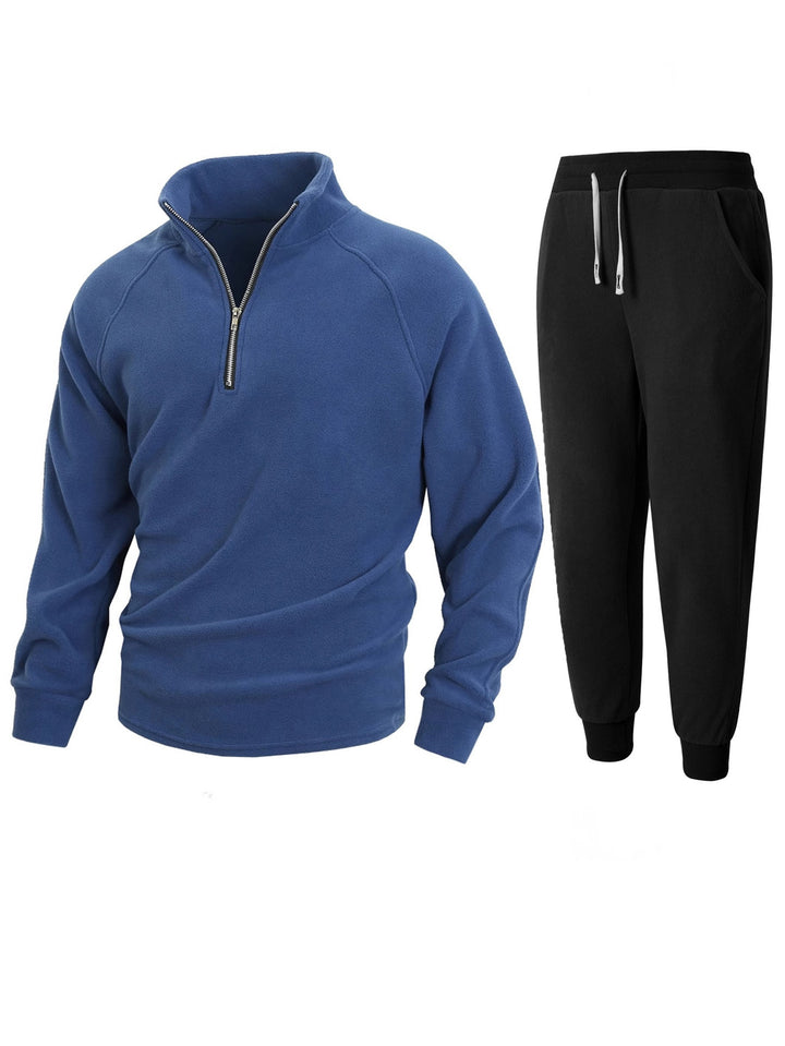 Herren Fleece-Oberteil mit modernem Stehkragen und sportlicher Jogginghose Echoarchiv