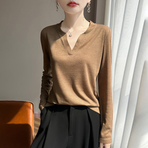 Damen Langärmliges Feinstrickshirt mit geschlitztem V-Kragen Echoarchiv