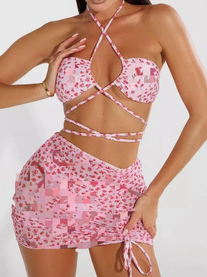 Damen Bandeau-Bikini mit verstellbaren Schnürdetails und passendem Wickelrock Echo Archiv