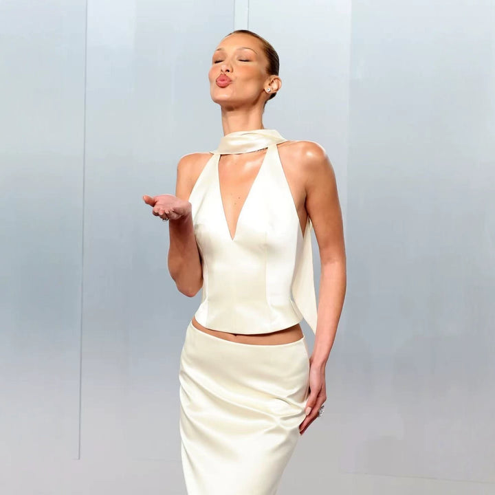 Damen Elegantes Maxikleid mit tiefem V-Ausschnitt und figurbetontem Schnitt Echo Archiv