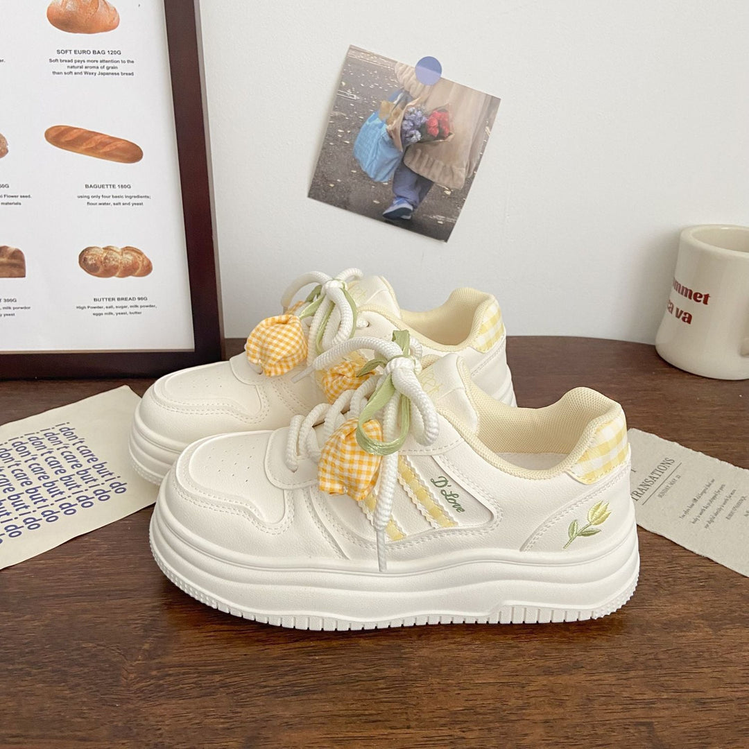 Damen Sportliche Sneakers mit verspielten Applikationen und dämpfender Sohle Echo Archiv